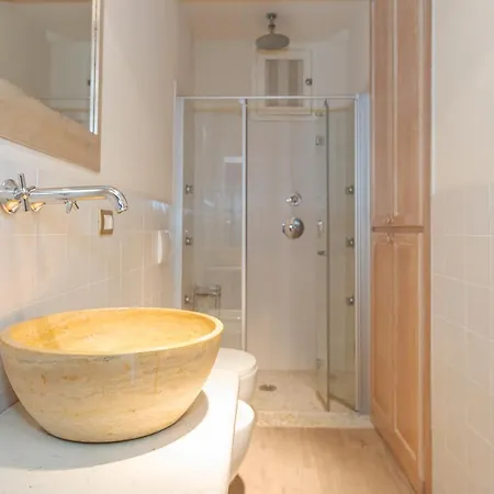 Rare: 110m² Climatises Avec Terrasse. 2 Chambres
